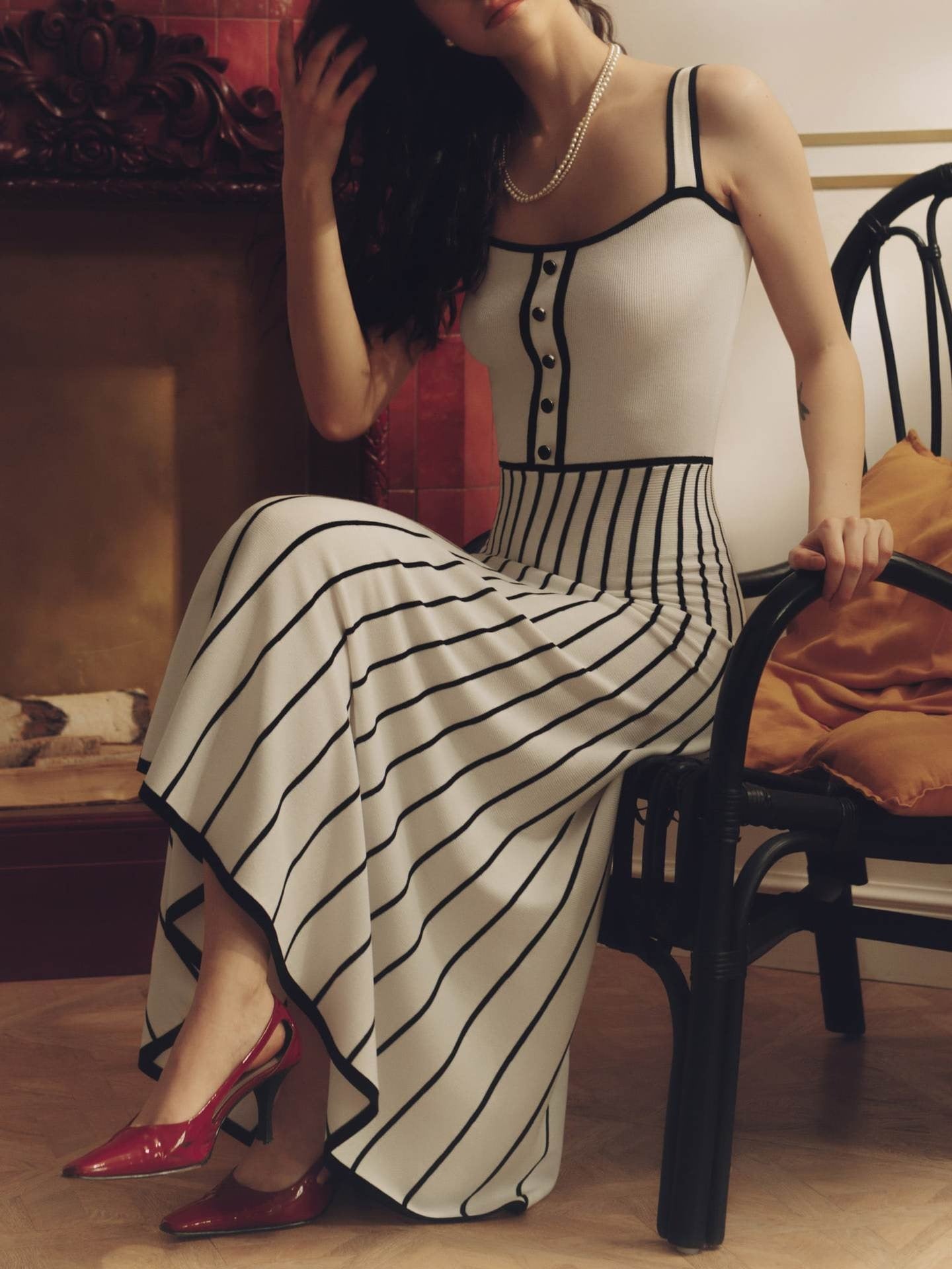 Knitted dress, contrasting color, backless French mid length skirt