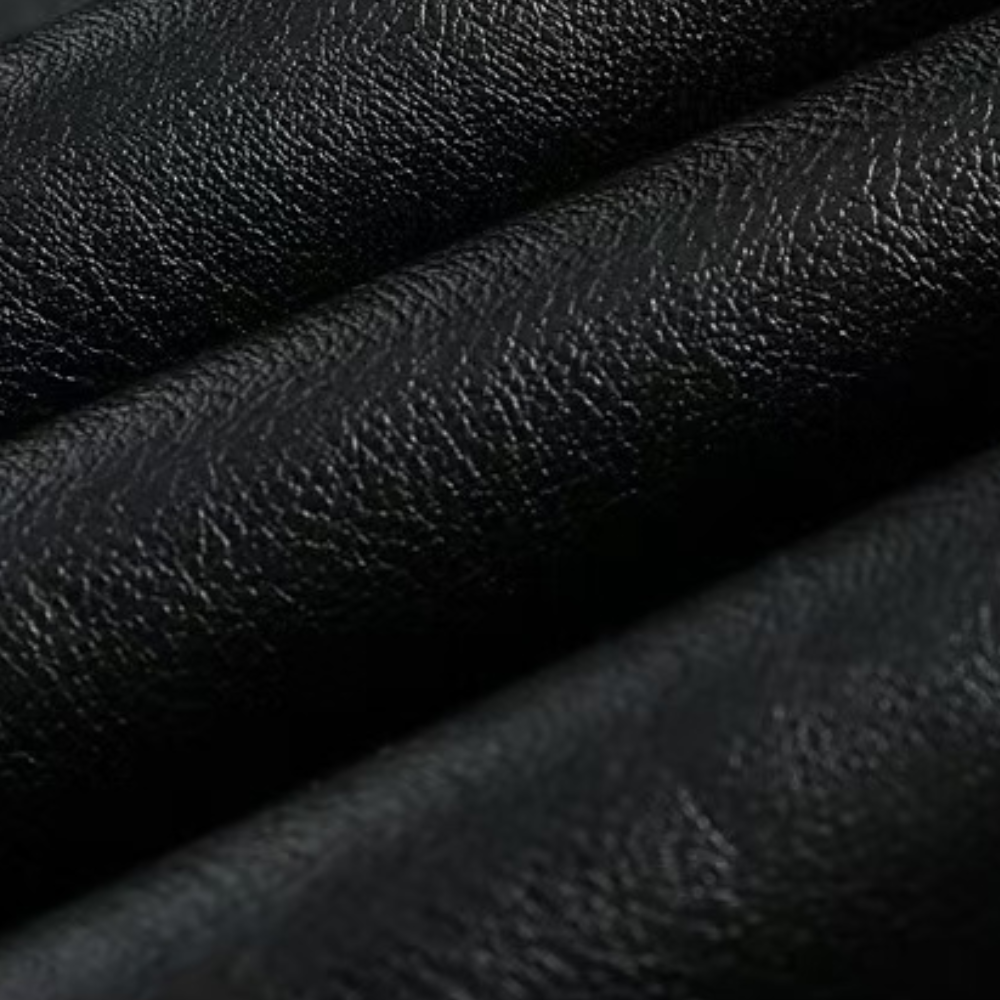 chaqueta de cuero con capucha