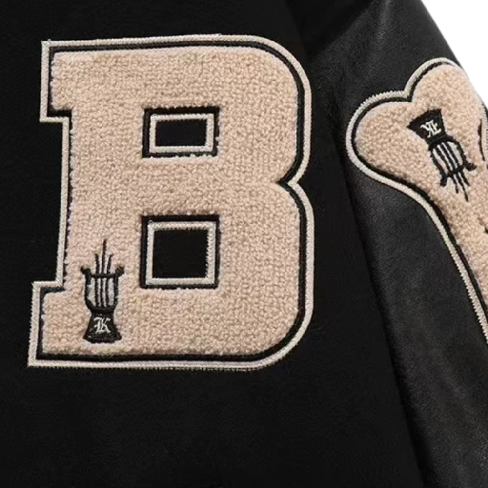 Chaqueta de béisbol con bordado de esqueleto de letras