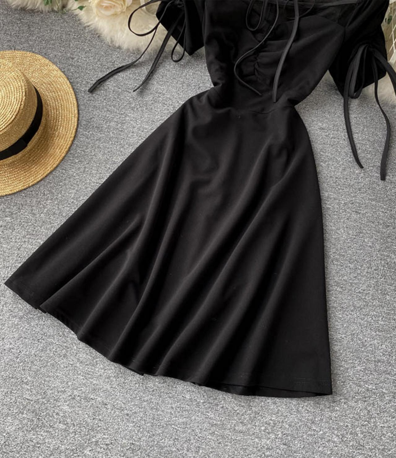 Vestido negro de corte A corto