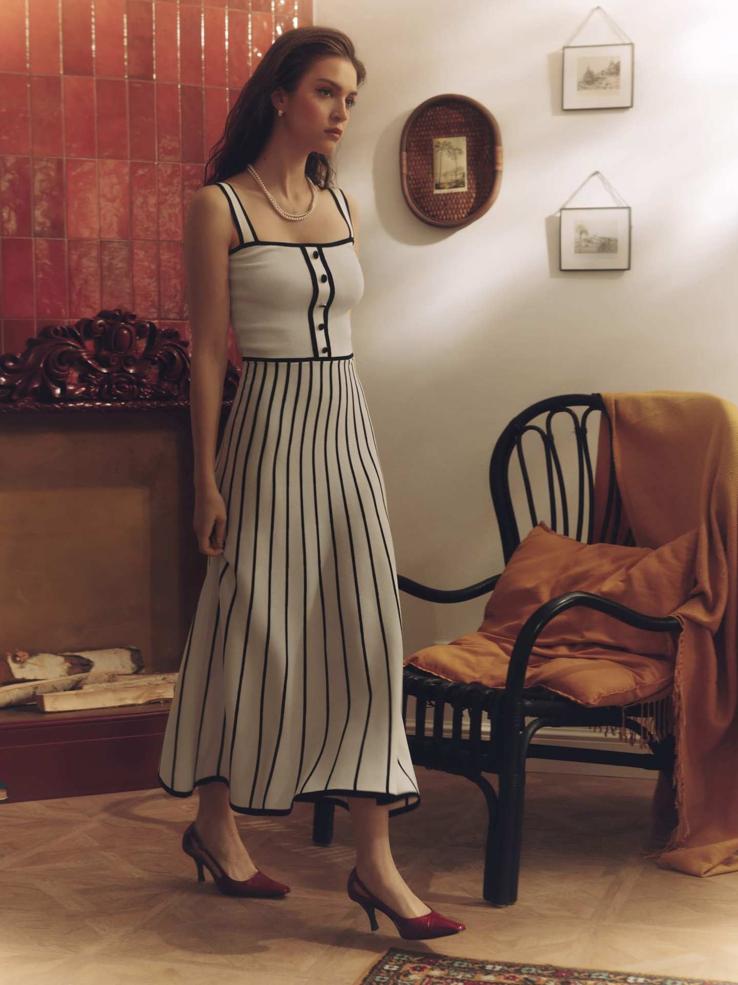 Knitted dress, contrasting color, backless French mid length skirt