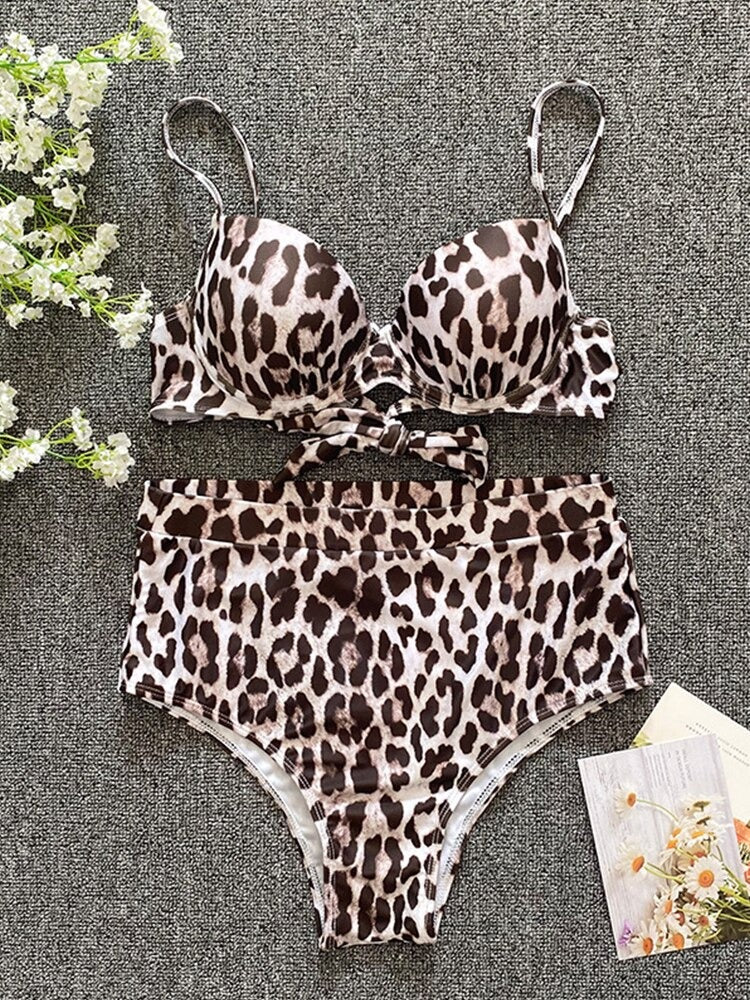 Der zweiteilige Bikini mit Boho-Beau-Print