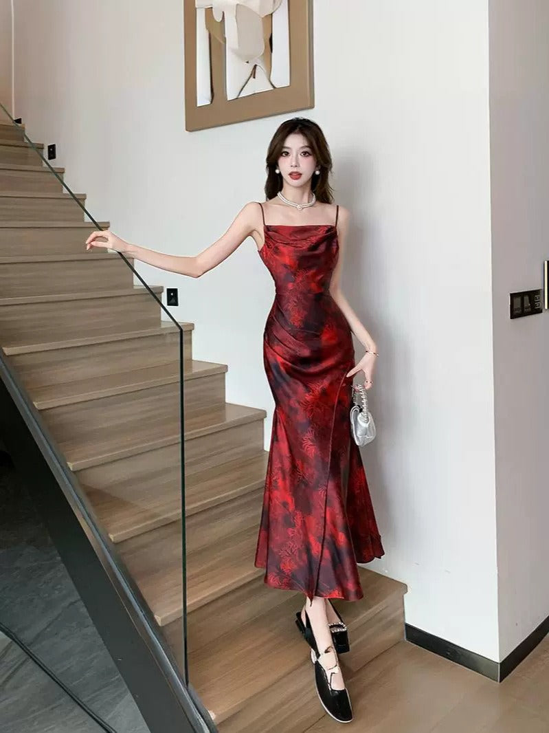 Elegant and Elegant Sister, Fragrant and Sensational Red Sling Dress