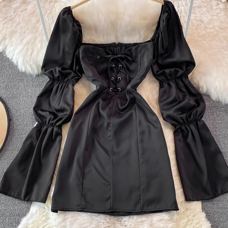 Minikleid mit Retro-Puffärmeln