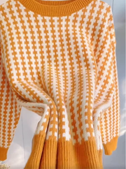 Orange sweater in fall and winter with chic high-end design
