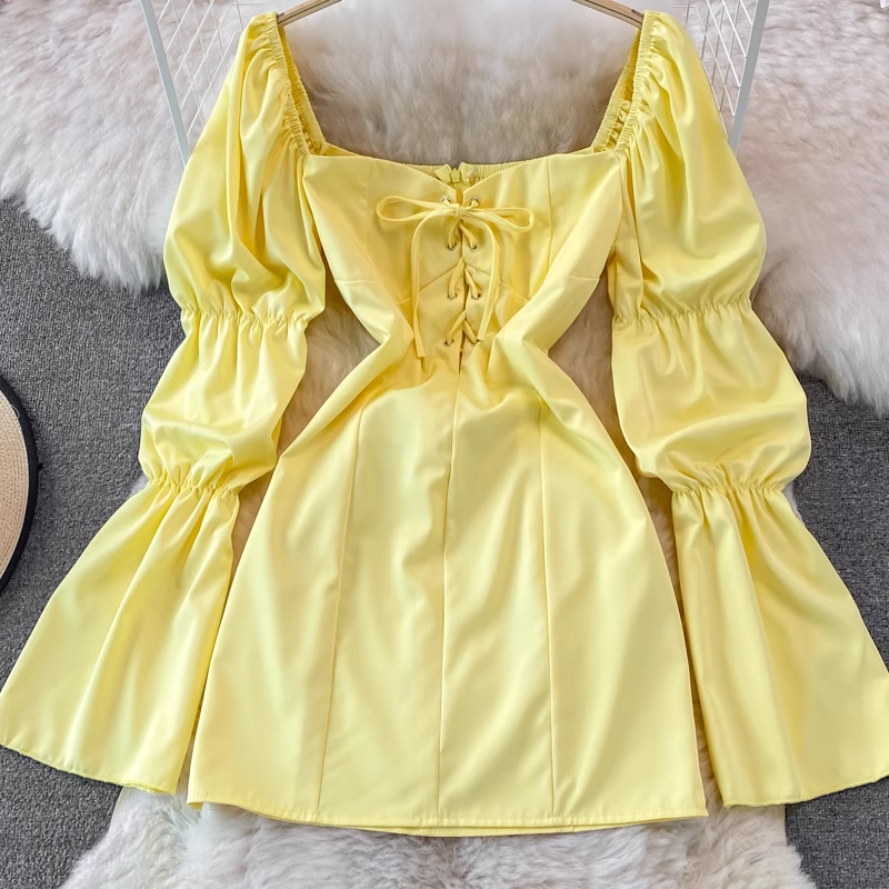 Minikleid mit Retro-Puffärmeln