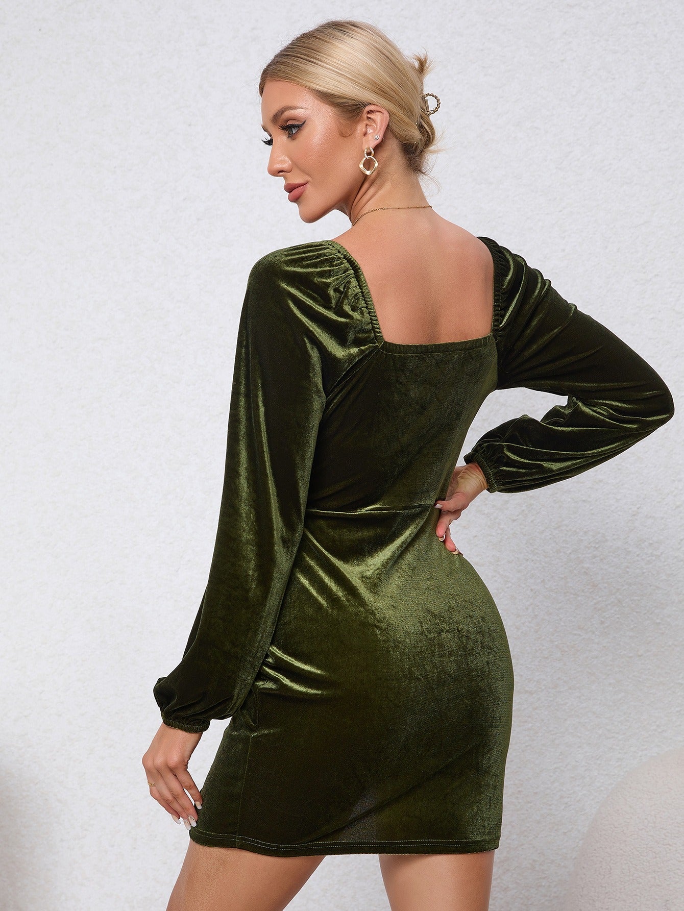 Slim fit slit wrap buttocks swing collar bubble sleeve velvet banquet dress