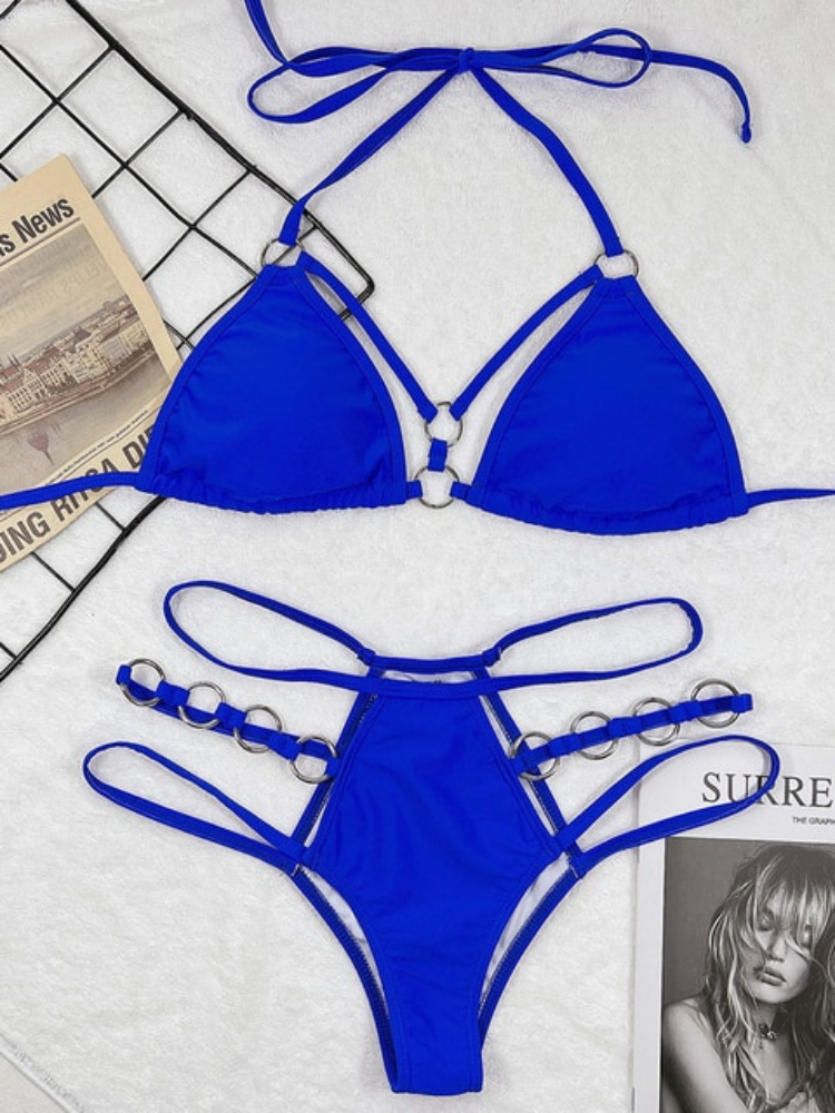 El bikini de dos piezas de triángulo de verano