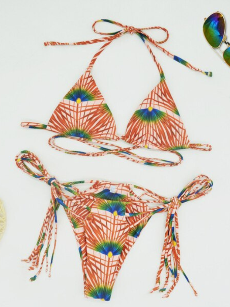 Bikini de dos piezas con lados tropicales