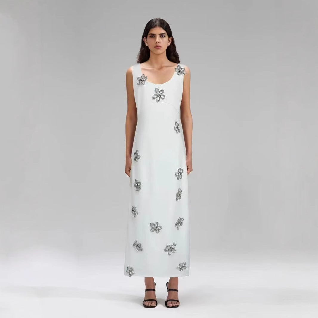 U-neck sleeveless diamond studded three-dimensional flower slim fit black dress with buttocks wrapped
