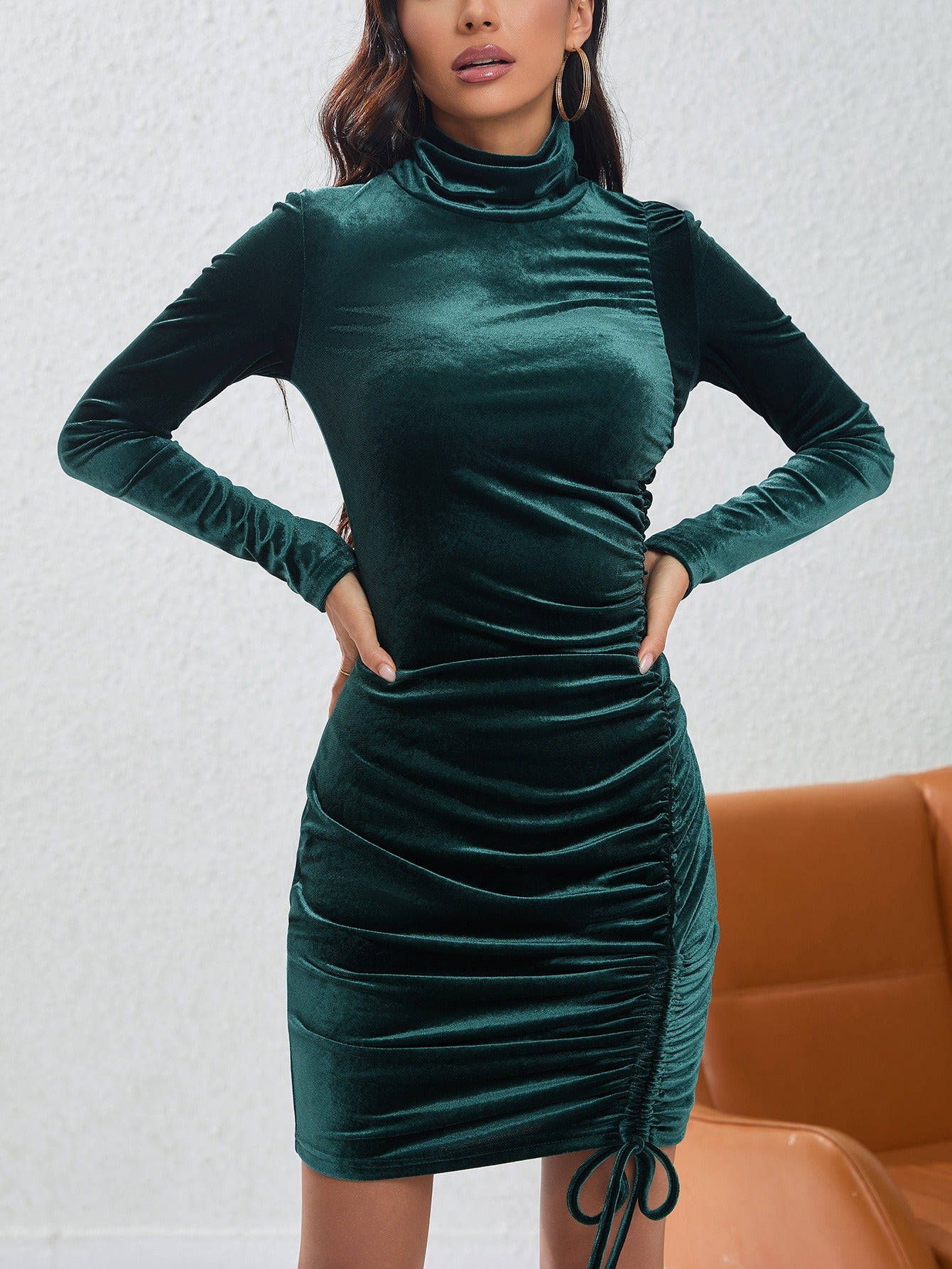 Tight fitting buttocks wrapped short skirt party high necked velvet dress