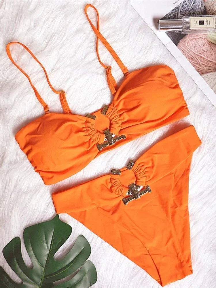 Das ausgefallene brasilianische Zweiteiler-Bikini-Set