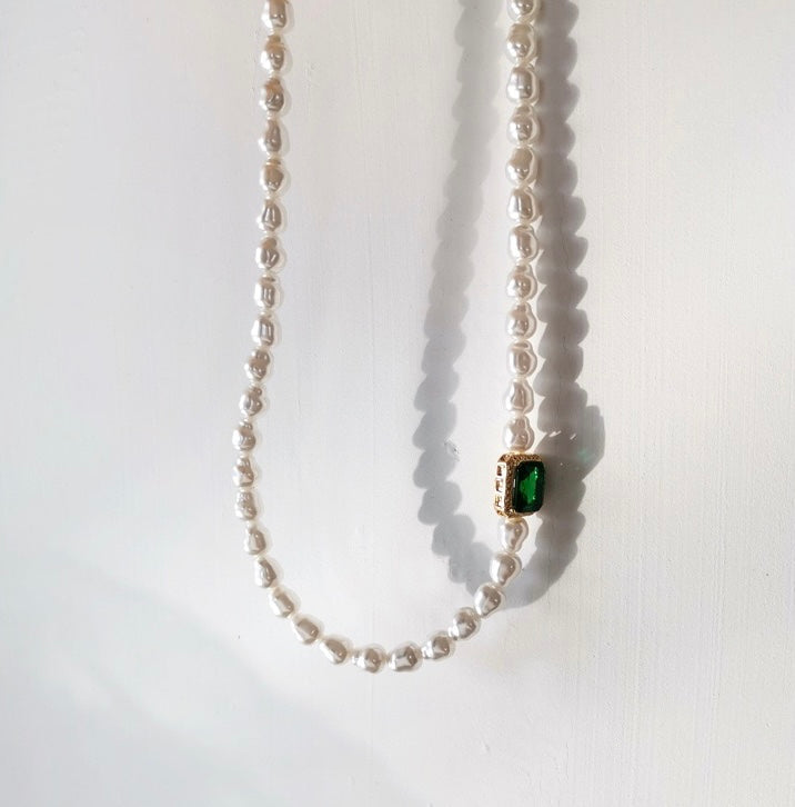 Vintage Style Emerald and Pearl Bead Necklace Choker