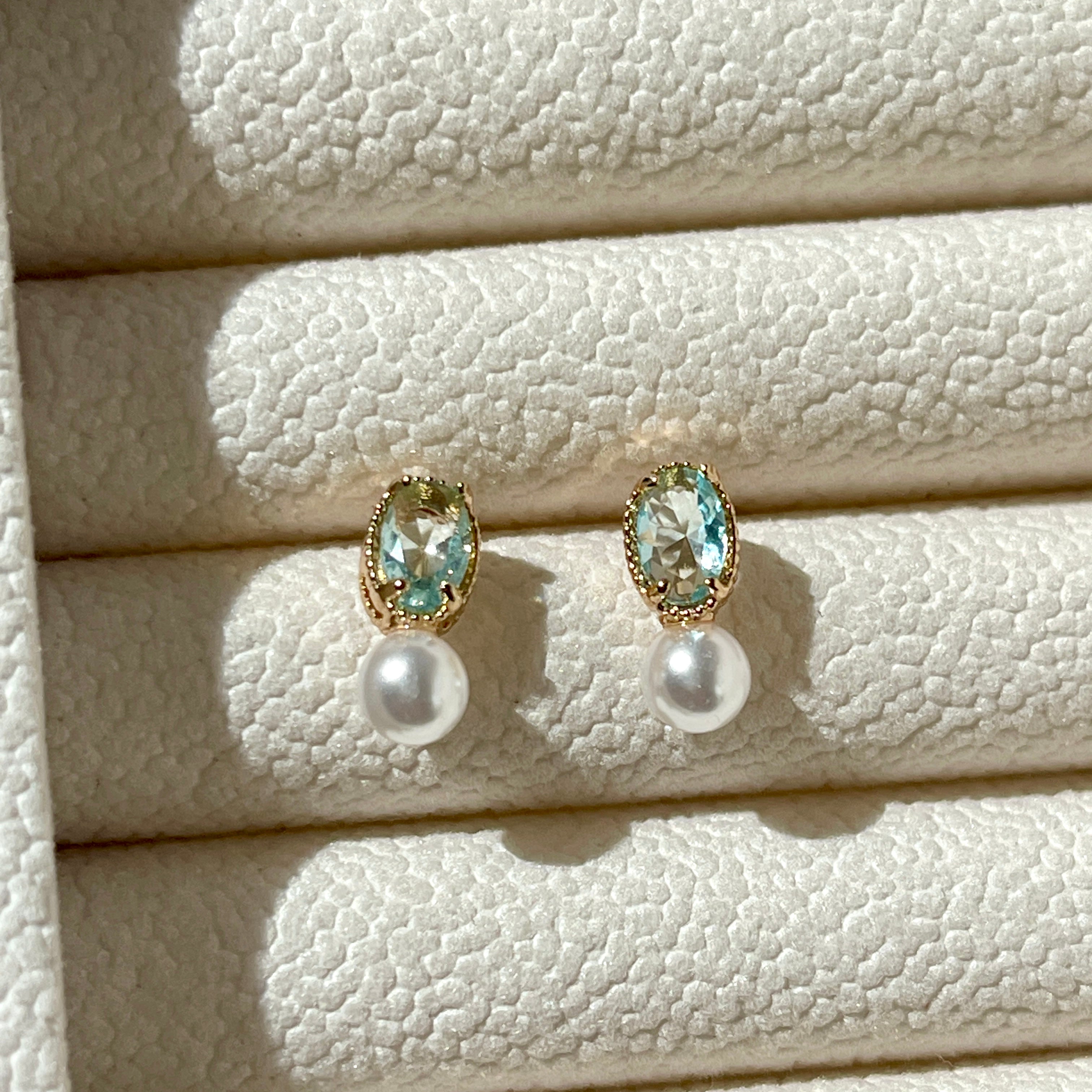 Aqua lake blue ear stud