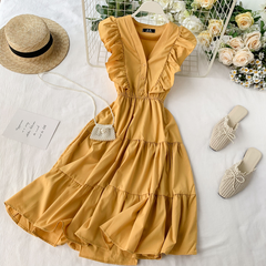 Ärmelloses Sommerkleid im Vintage-Stil mit V-Ausschnitt und Rüschen