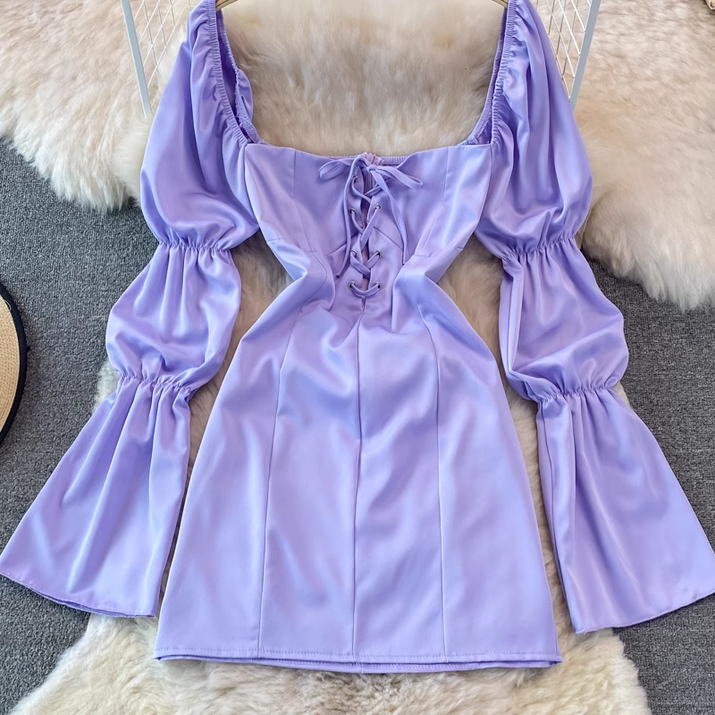 Minikleid mit Retro-Puffärmeln