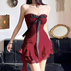 Vestido vintage sin tirantes con lazo rojo