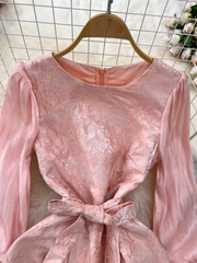 Langärmliges Rundhalskleid in A-Linie