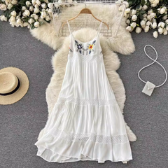 Vestido playero bordado en forma de A