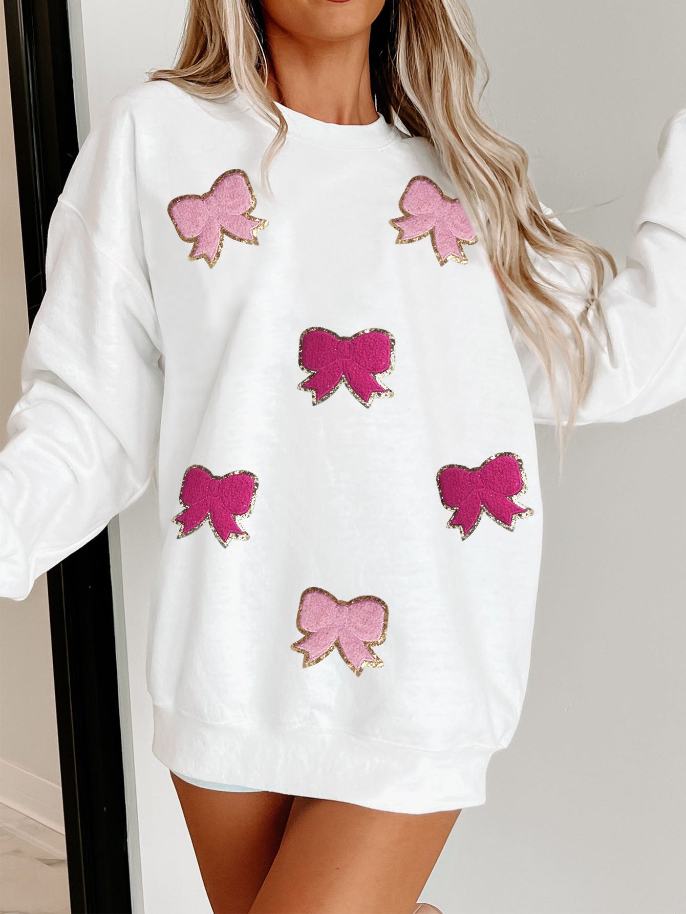 Christmas Bow Embroidery Round Neck Long Sleeve Sweatshirt