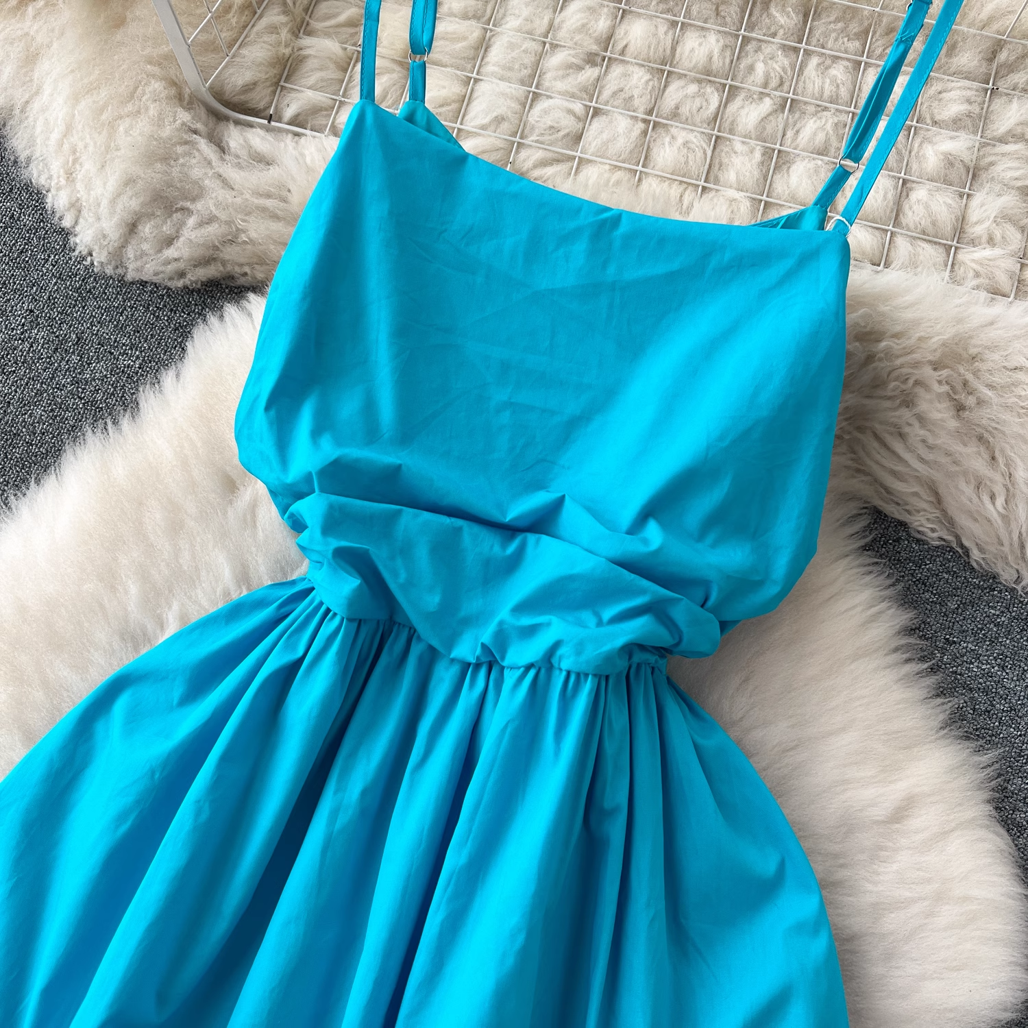 Vestido de verano con tirantes en forma de A