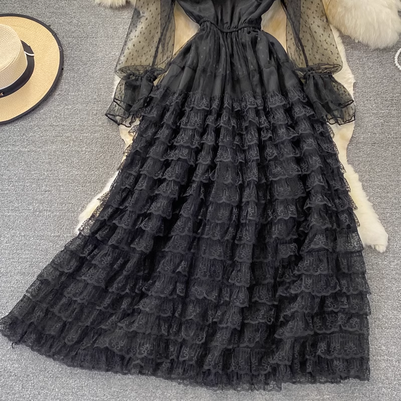 Retro trumpet-sleeve tulle dress