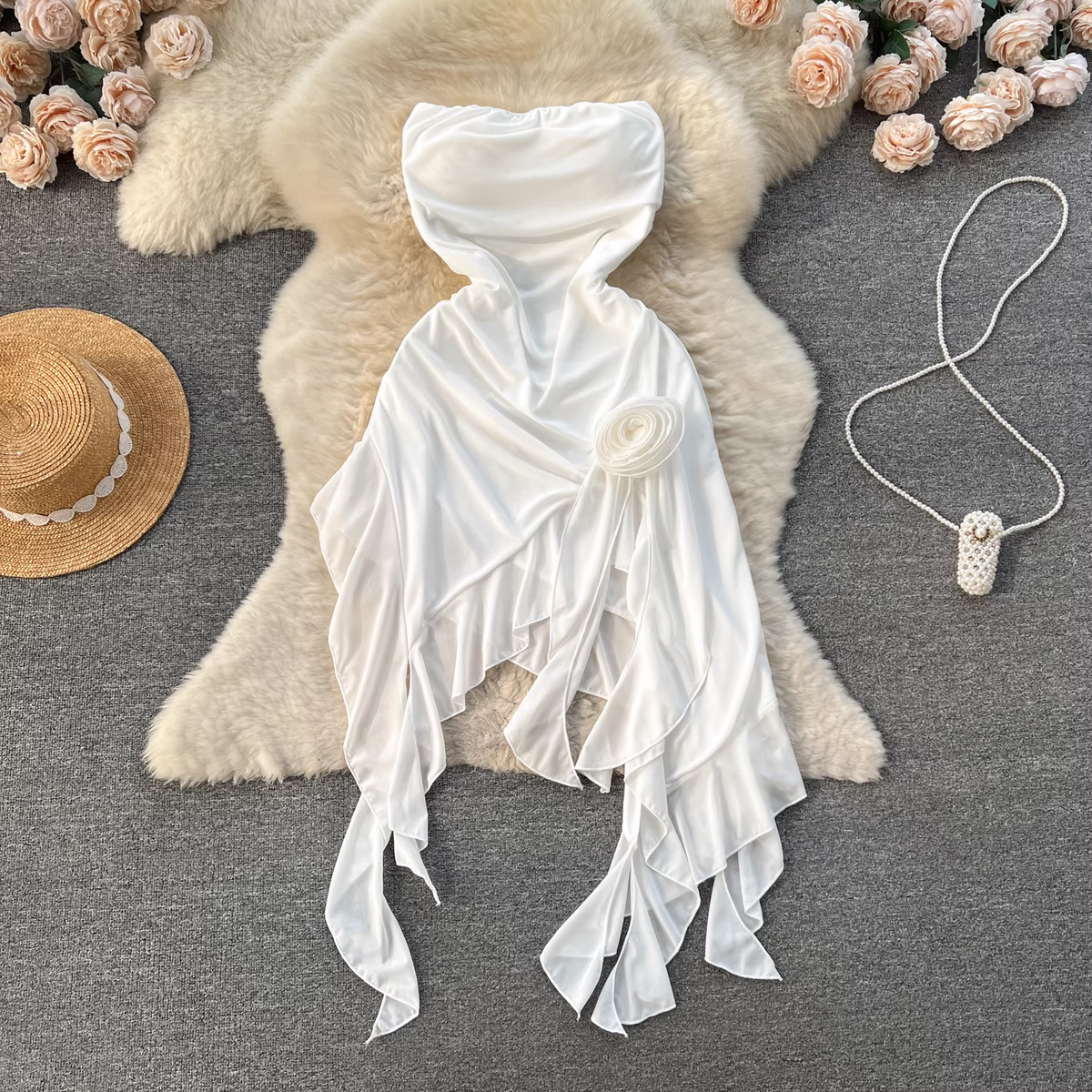 Kleid mit unregelmäßigen Rüschen