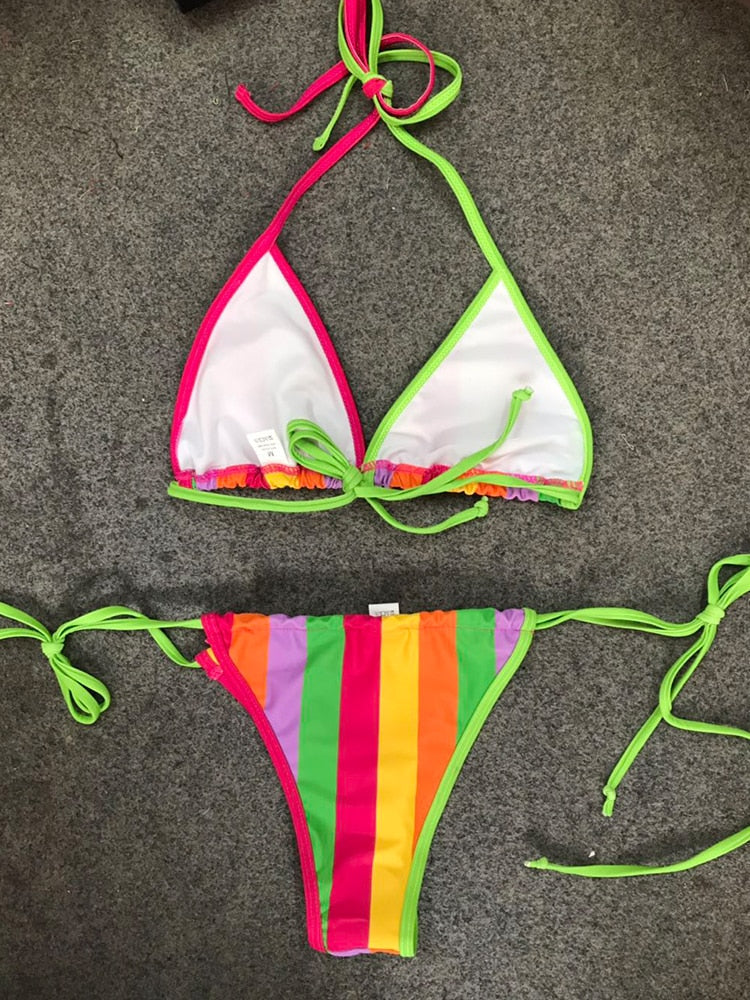 Bikini de patchwork con colores contrastantes