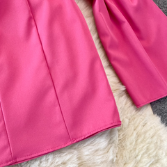 Langes Kleid mit Puffärmeln und eckigem Ausschnitt