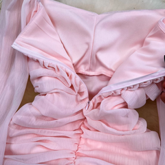 Langärmliges Chiffonkleid mit Laternenmuster, eckigem Ausschnitt, geraffter Taille und Bindegürtel