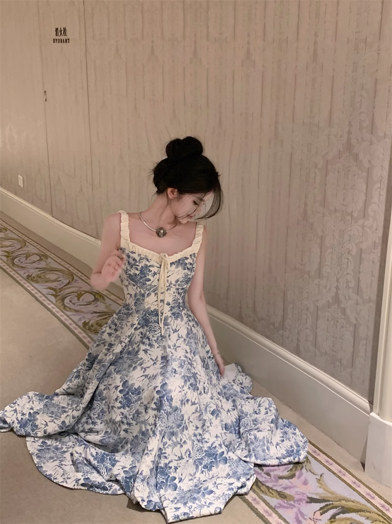 Französisches florales Strapskleid