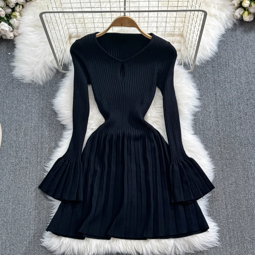 Flared long-sleeve A-line pleated knit dress