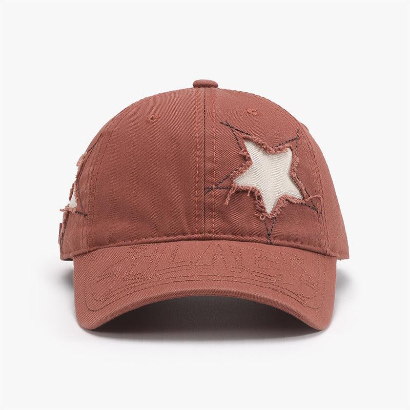 Gorra ajustable con dobladillo sin rematar y estrella