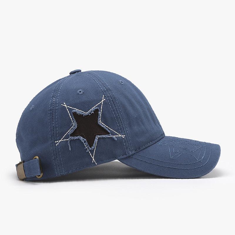 Gorra ajustable con dobladillo sin rematar y estrella