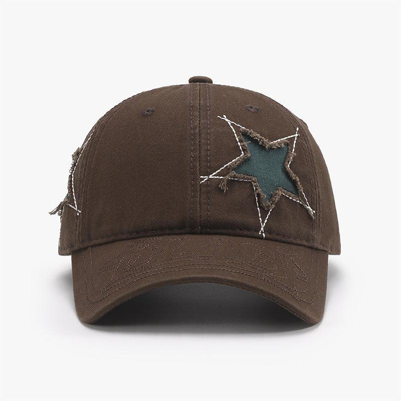 Gorra ajustable con dobladillo sin rematar y estrella