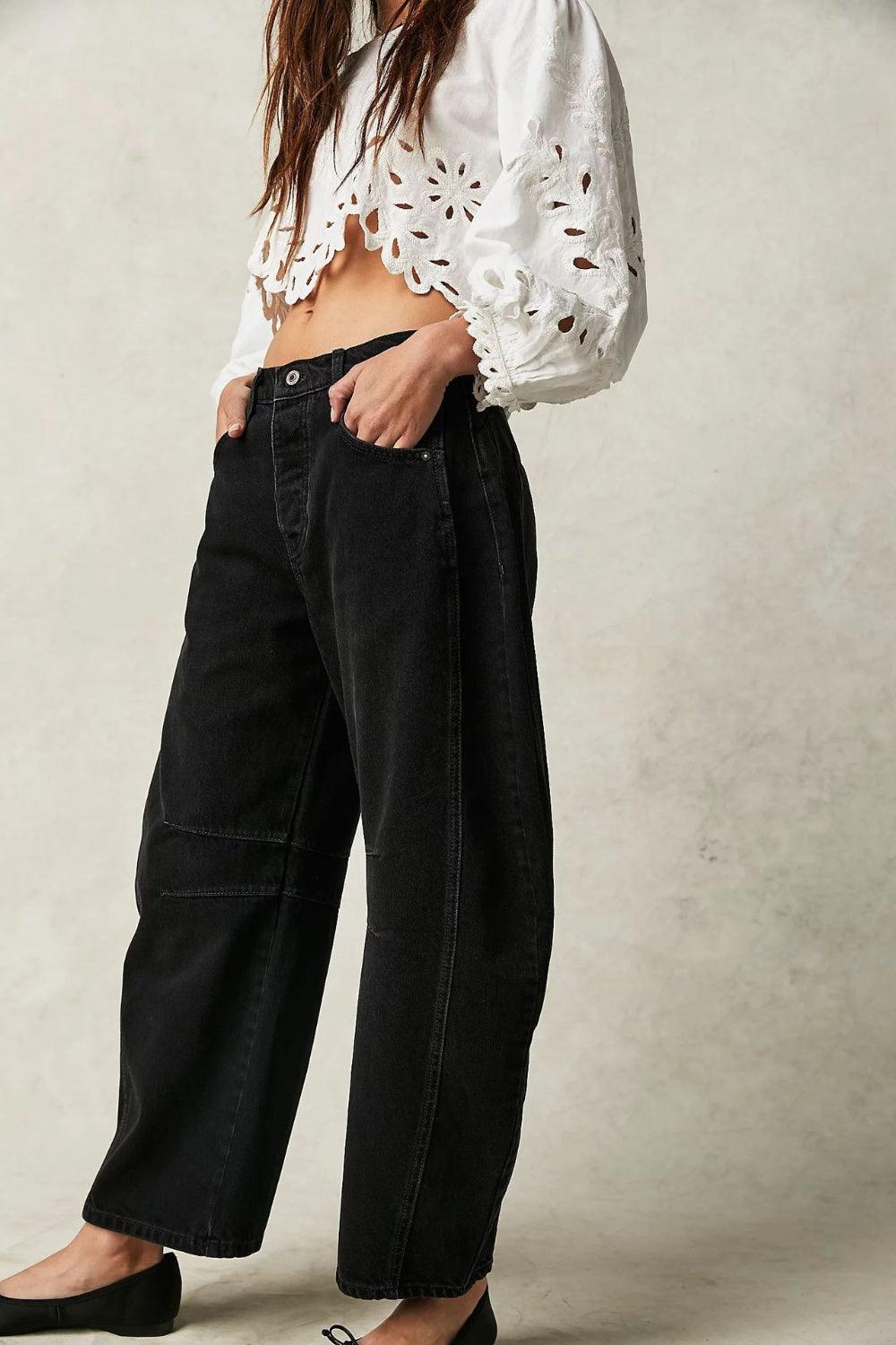 Jeans mit weitem Bein und Taschen