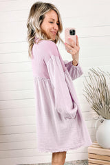 Vestido mini con cuello abotonado y hombros caídos