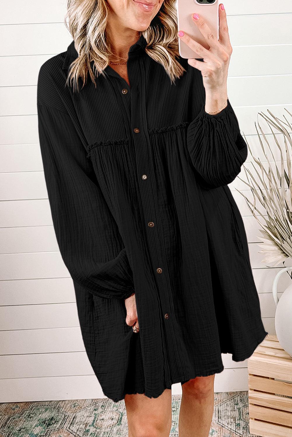 Vestido mini con cuello abotonado y hombros caídos