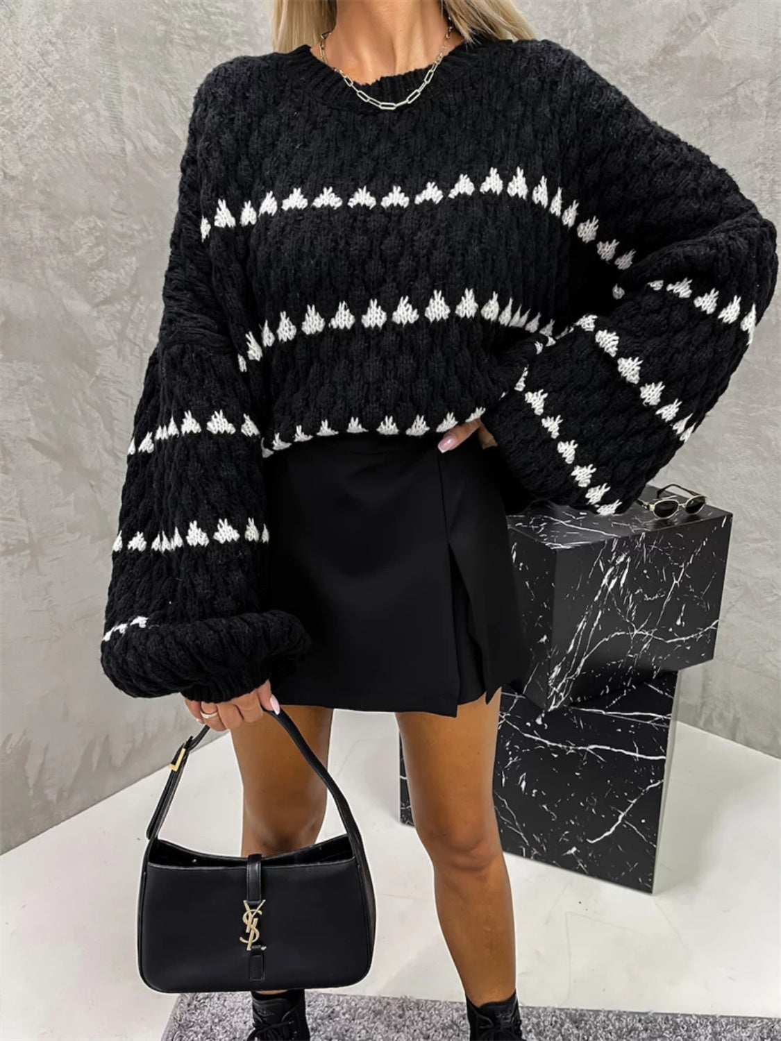 Pullover mit Rundhalsausschnitt und langen Ärmeln in Kontrastfarbe