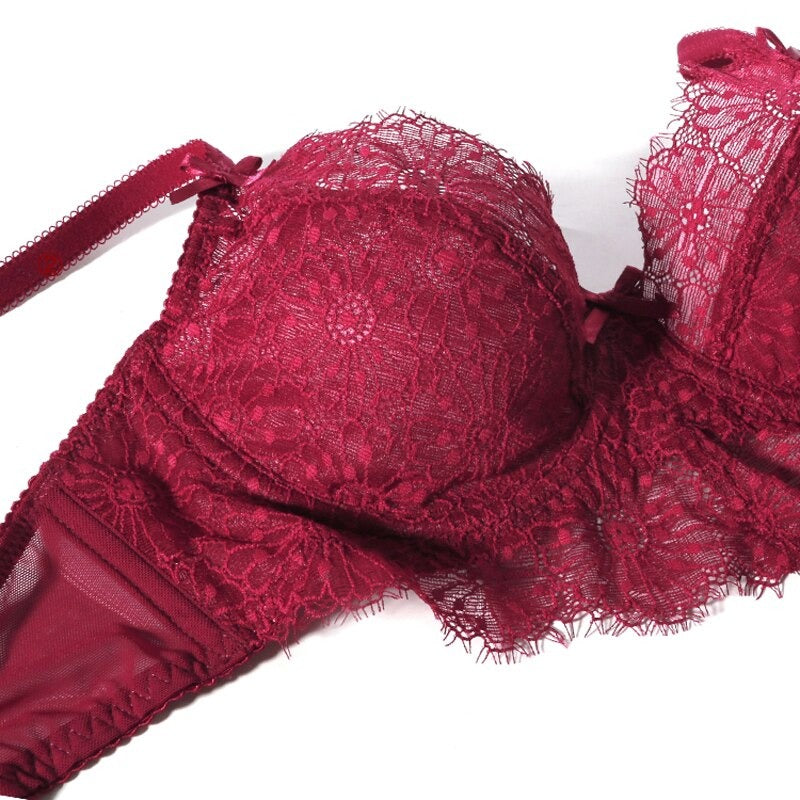 Dessous-Set aus Spitze mit 3/4-Cup-Stickerei und Raffung