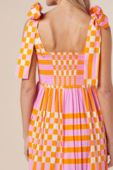 Kleid mit Farbblockdesign und Schulterschnürung