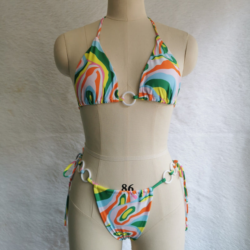 Conjunto de bikini con tiras cruzadas y huecos florales