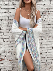 Poncho con capucha y media manga con flecos