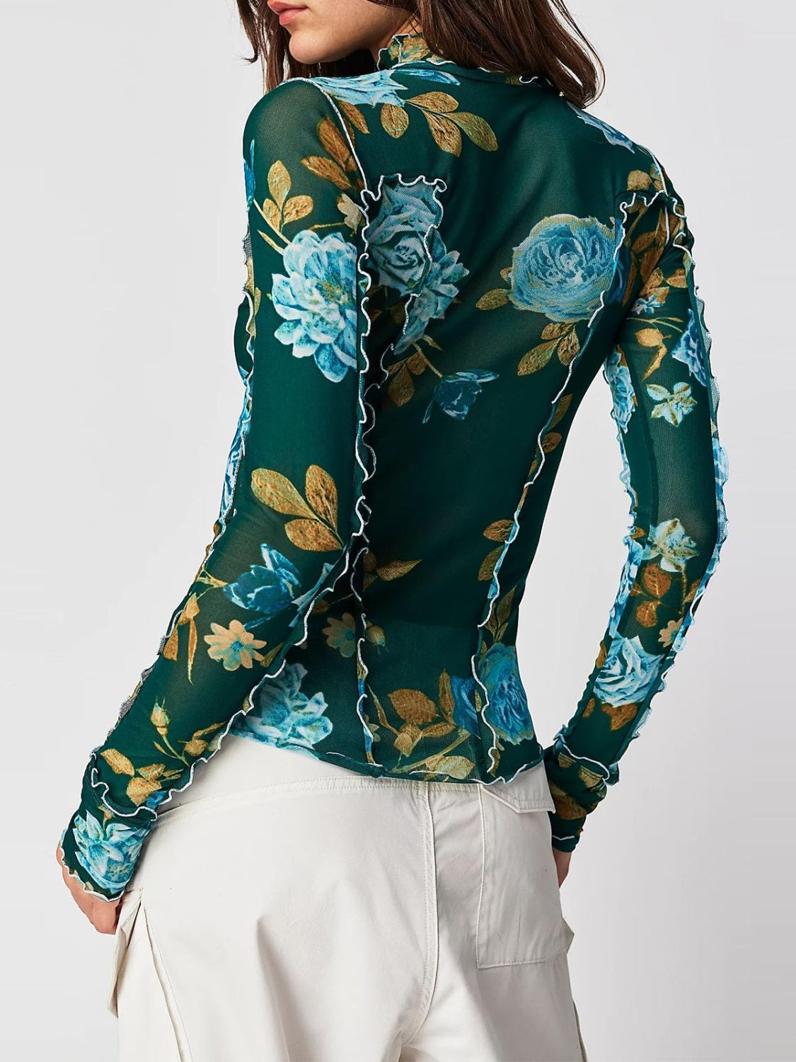 Blusa de manga larga con cuello alto y estampado floral