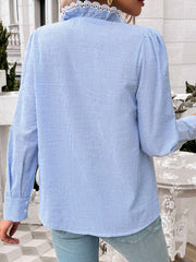 Langärmliges Hemd mit Rundhalsausschnitt, Spitzendetail und Rüschen