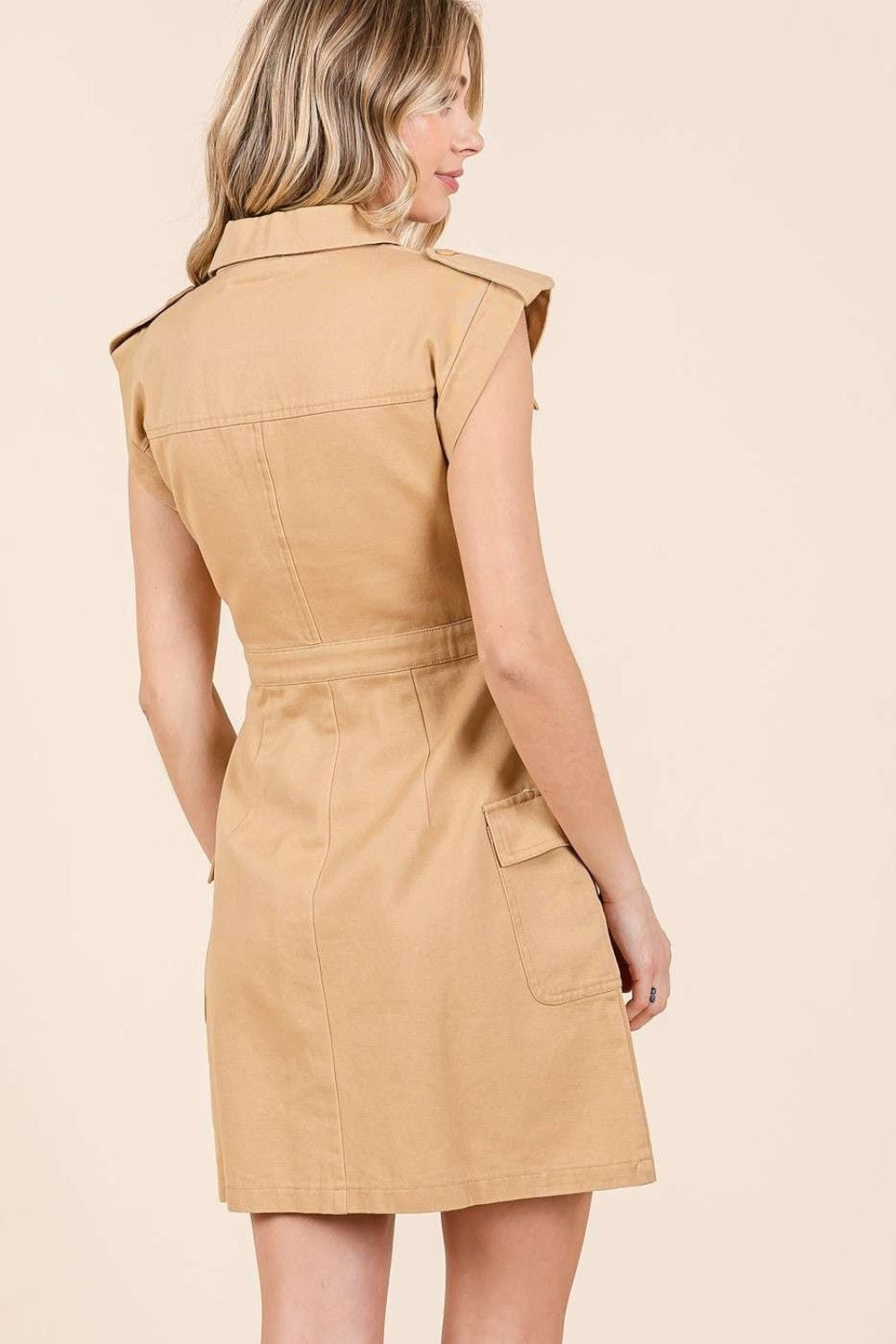Mittoshop – Minikleid mit Cargo-Tasche und halblangem Knopf