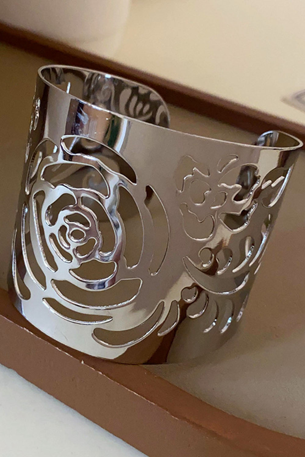 Hollow Out Flower Leaves Alloy Cuff Bracelet - Gold
