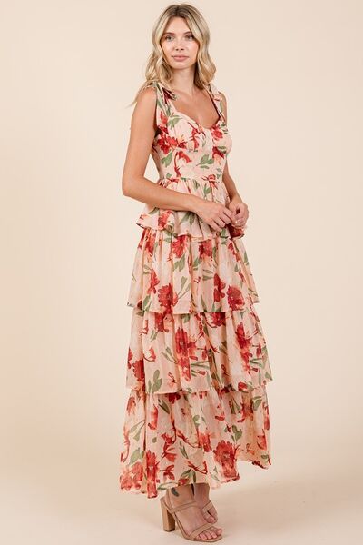 Vestido largo con escote en forma de corazón y estampado floral en capas de Mittoshop