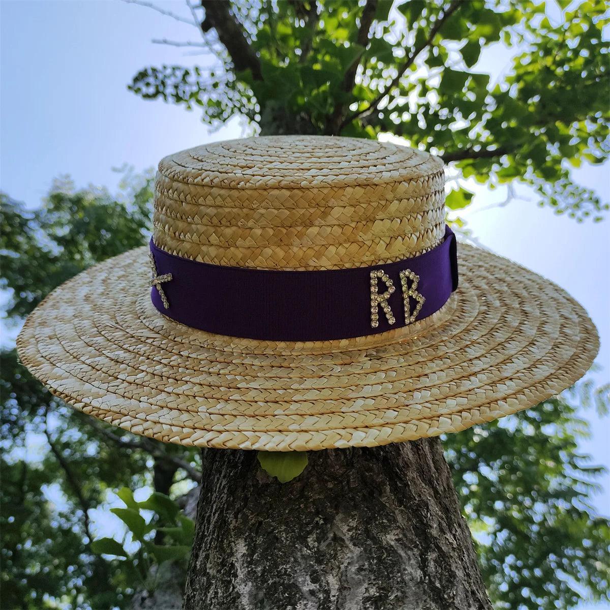 Sombrero de playa de paja con ala ancha y plana