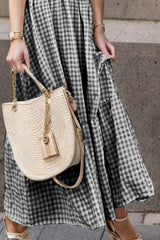 Gerüschtes, kariertes Kleid mit Rüschensaum in voller Größe